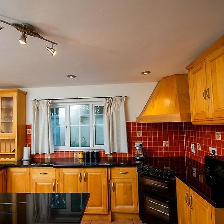 Bradog House - Beautiful 4 Bedroom House In Central 번드런 외부 사진