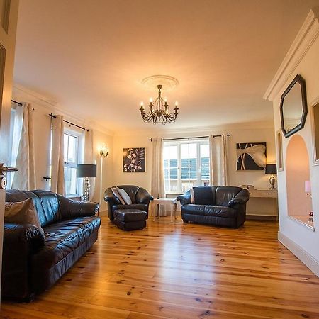 Bradog House - Beautiful 4 Bedroom House In Central 번드런 외부 사진