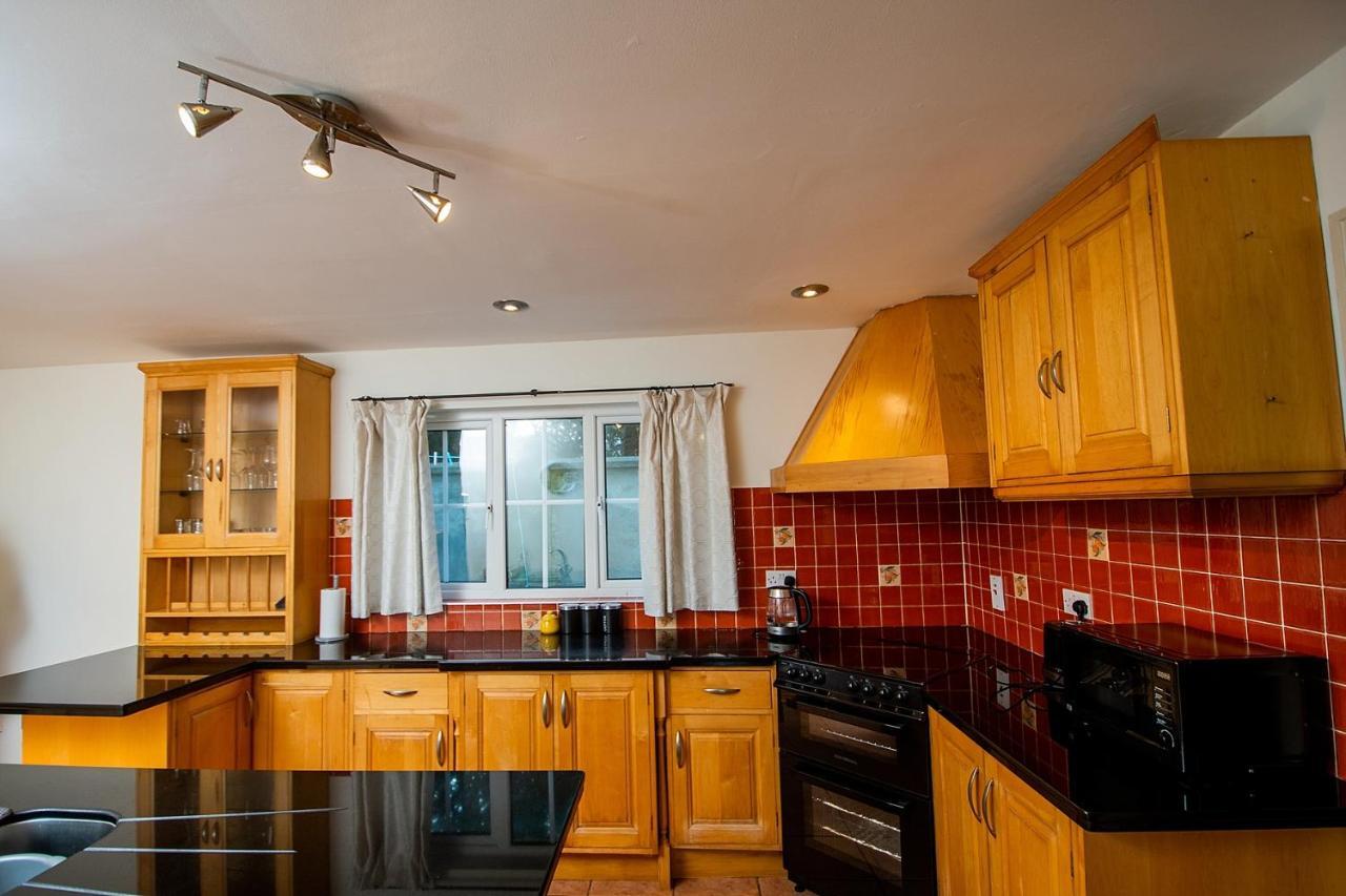 Bradog House - Beautiful 4 Bedroom House In Central 번드런 외부 사진