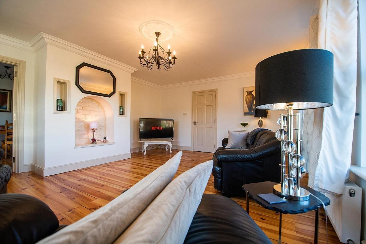 Bradog House - Beautiful 4 Bedroom House In Central 번드런 외부 사진