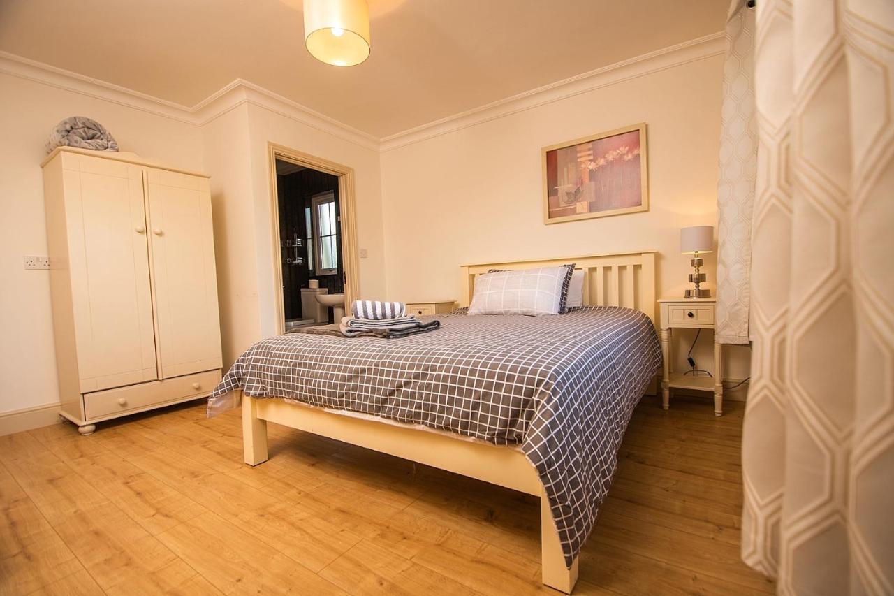 Bradog House - Beautiful 4 Bedroom House In Central 번드런 외부 사진