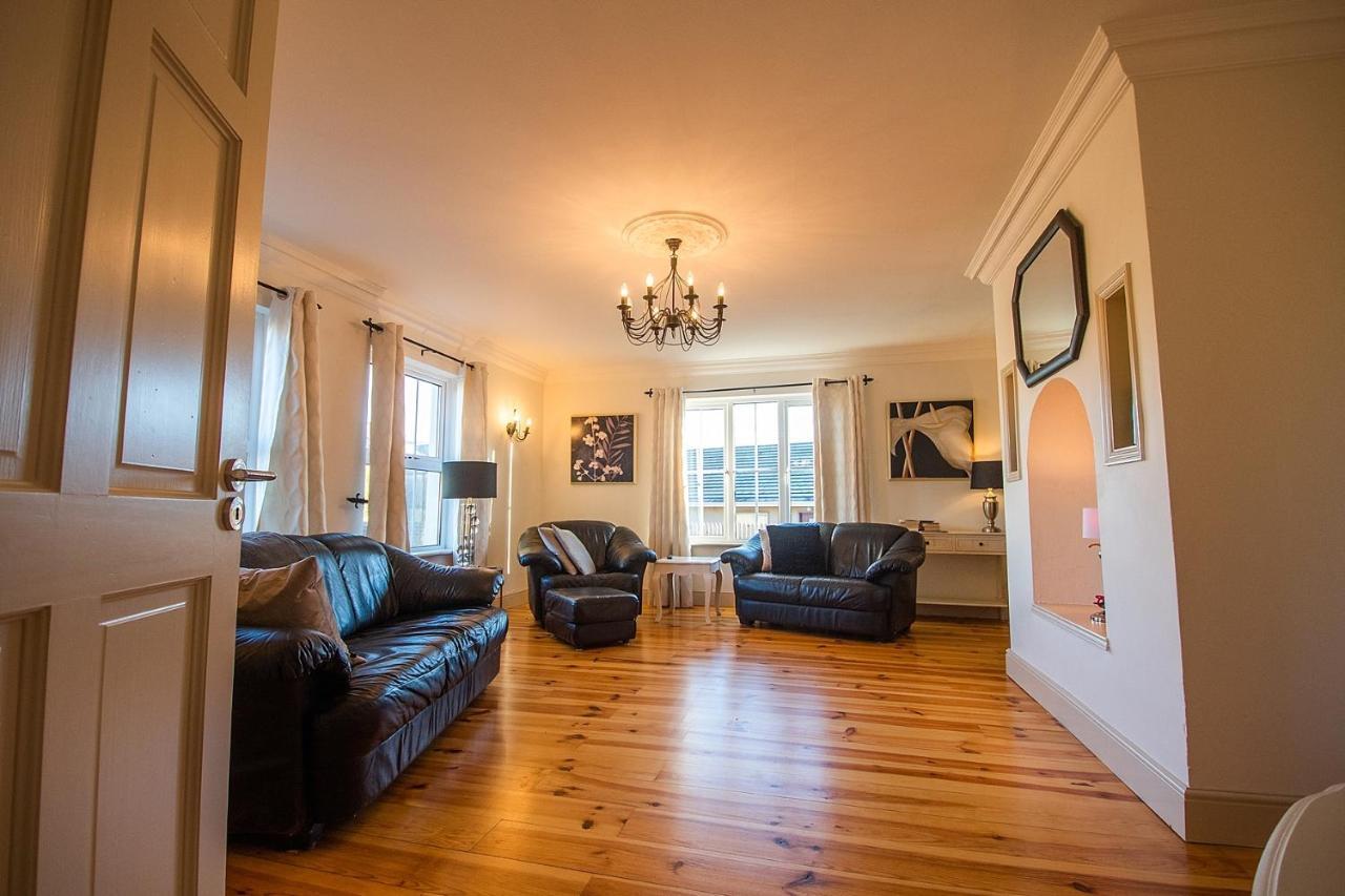 Bradog House - Beautiful 4 Bedroom House In Central 번드런 외부 사진