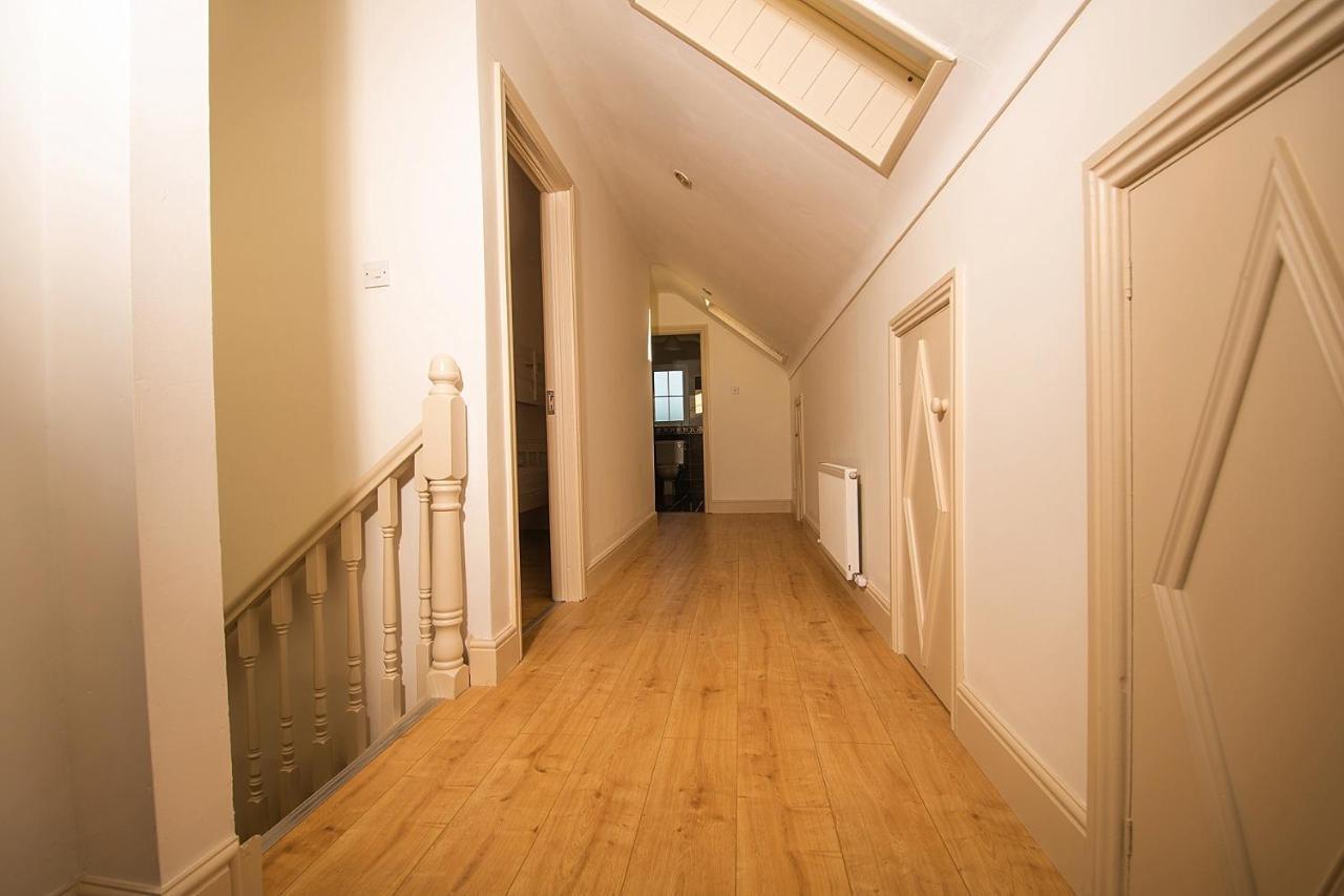 Bradog House - Beautiful 4 Bedroom House In Central 번드런 외부 사진