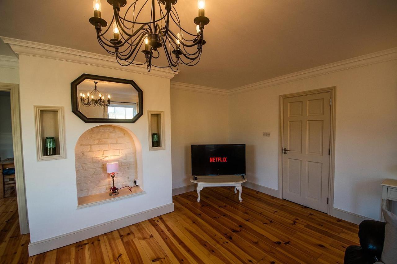 Bradog House - Beautiful 4 Bedroom House In Central 번드런 외부 사진