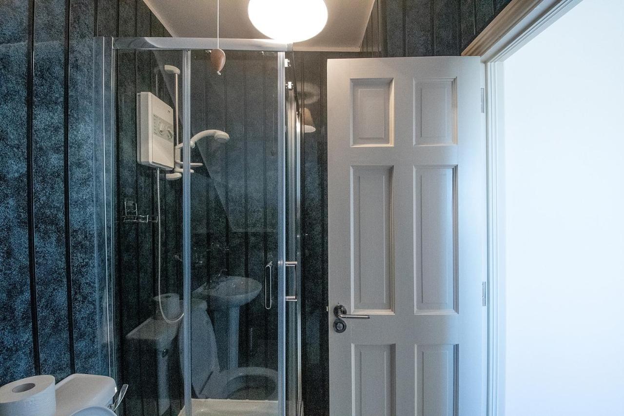 Bradog House - Beautiful 4 Bedroom House In Central 번드런 외부 사진
